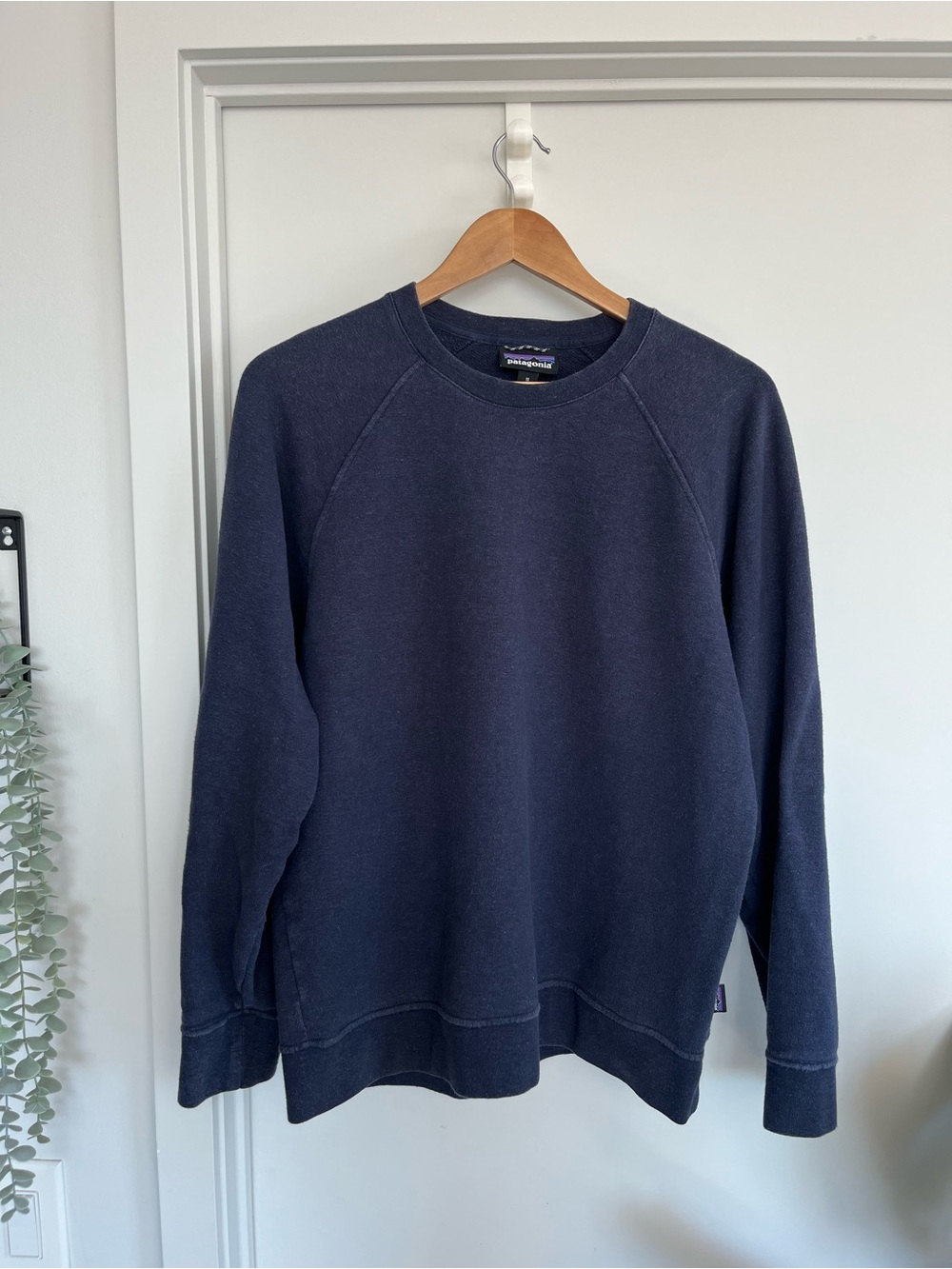 Patagonia Men’s Classic Crewneck Sweatshirt Navy Medium